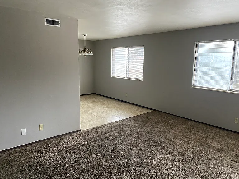 2622 Eastview Dr #F — Photo 7