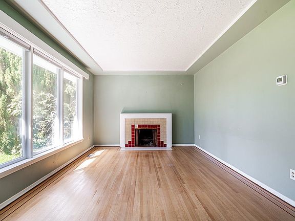 2nd image of 15405 Semiahmoo Ave