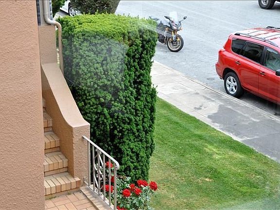 4th image of 2924 21st Ave