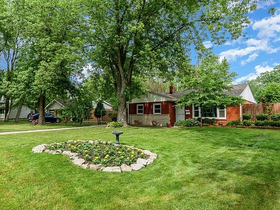 2nd image of 2637 Lakewood Dr