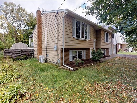 3rd image of 981 Garloch Dr