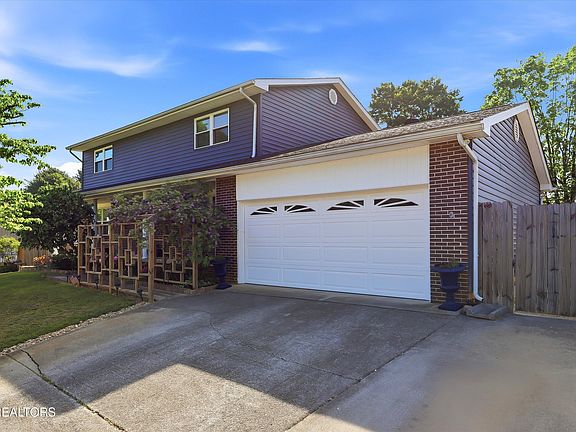 2nd image of 1514 Moorgate Dr