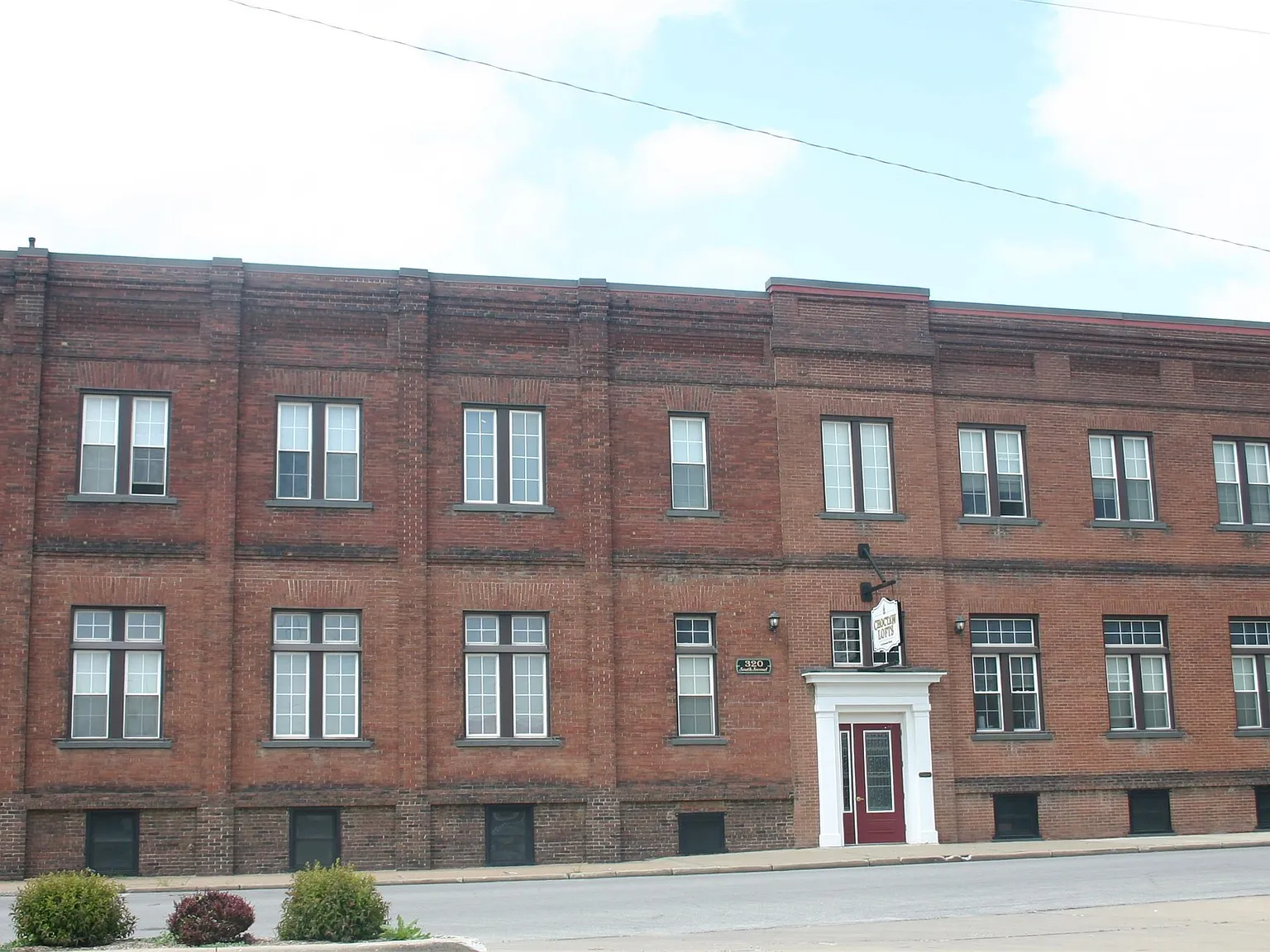 320 S 2nd St — Photo 1