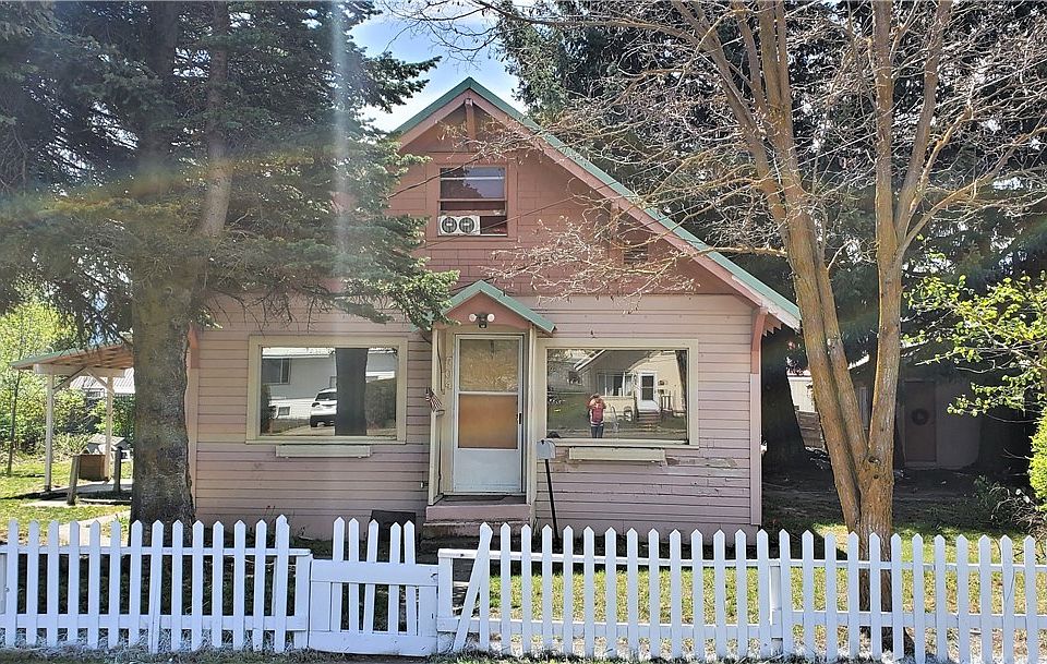 Location, location, location....with a little tlc this little fixer upper, located on Second street within the City of Cle Elum, could be a beauty.  