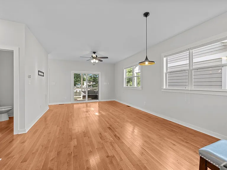 536 E Lenoir St — Photo 4