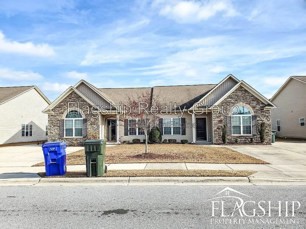 3 bed, 2.0 bath, 1282 sqft, $1,750 — Photo 2