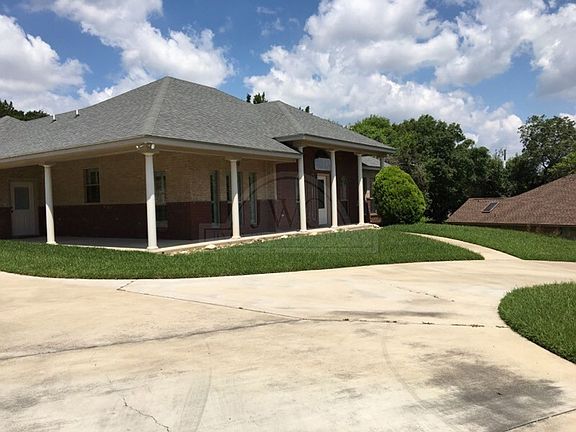 3rd image of 808 Danny Cir