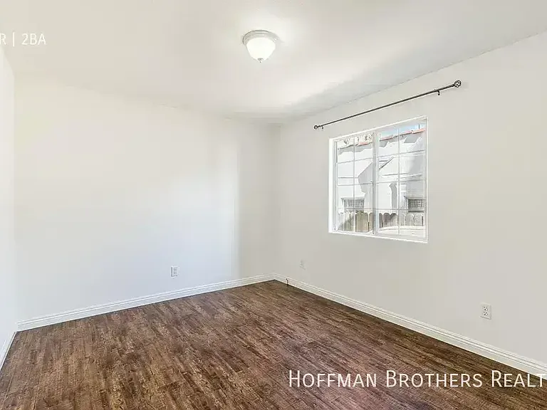 1552 S Cochran Ave — Photo 11