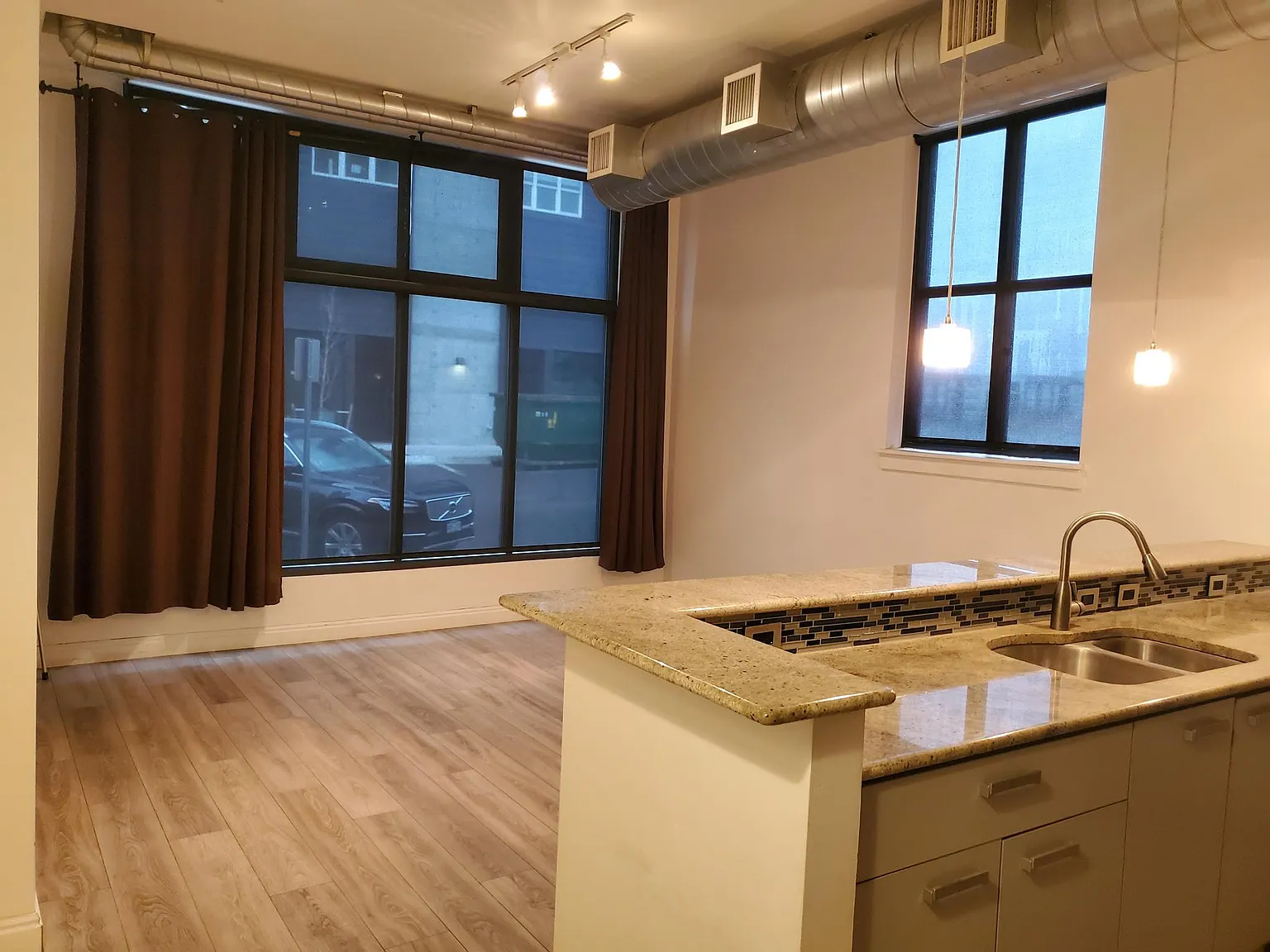 1 bed, 754 sqft, $1,950 — Photo 3