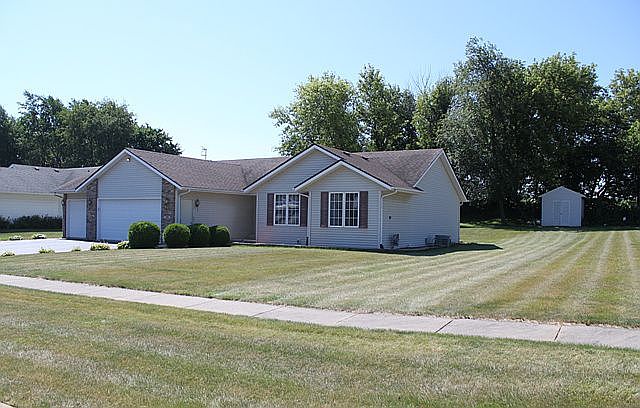 1st image of 301 Hawkins Dr