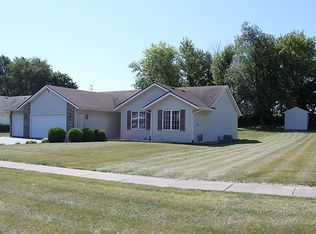 301 Hawkins Dr, Winnebago, IL 61088