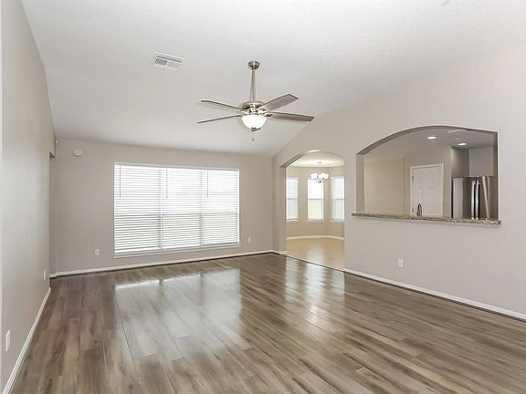 4th image of 3202 Terrie Ln