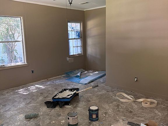 5th image of 236 Decelle St