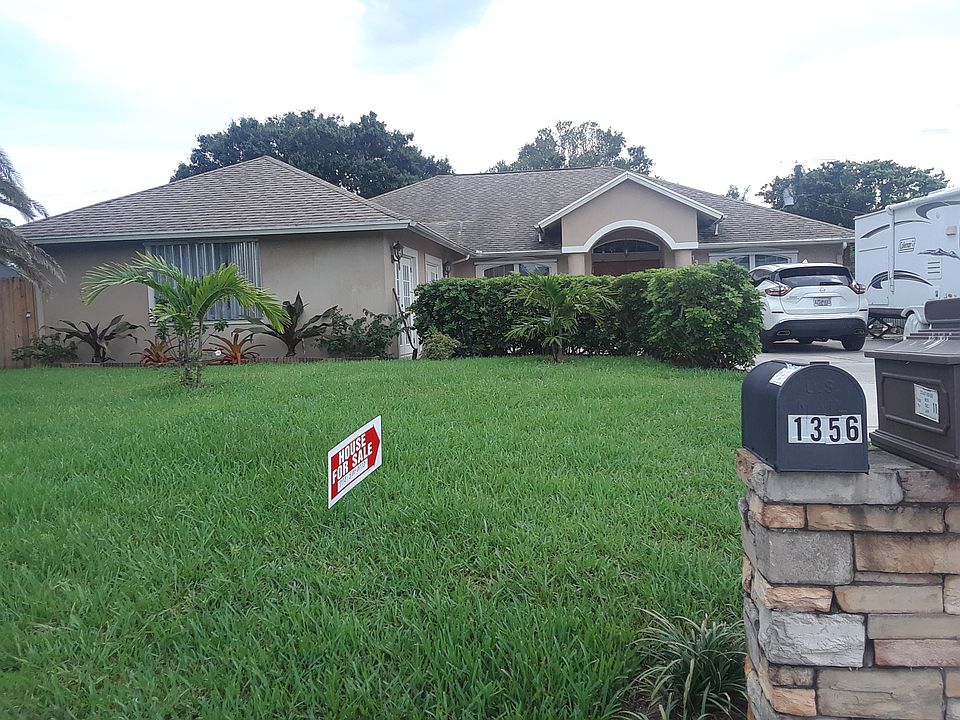 1st image of 1355 24th Pl SW