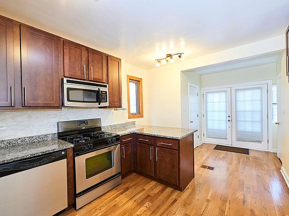 3rd image of 3222 W Warner Ave #1