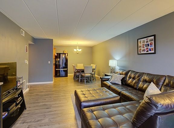 3rd image of 5S040 Pebblewood Ln APT E208