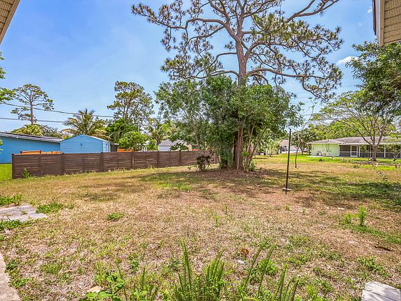 3rd image of 434 SE Tranquilla Avenue