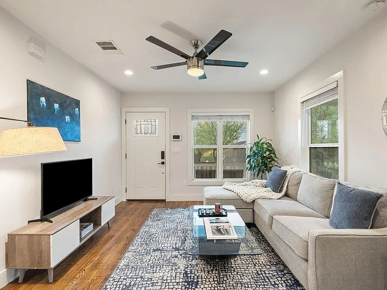 2702 Crest Ave #1 — Photo 6