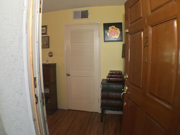 5th image of 18645 Hatteras St Unit 121