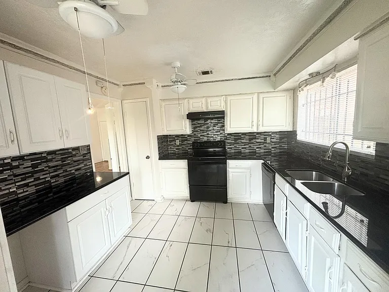 12806 Fern Forest Dr — Photo 10
