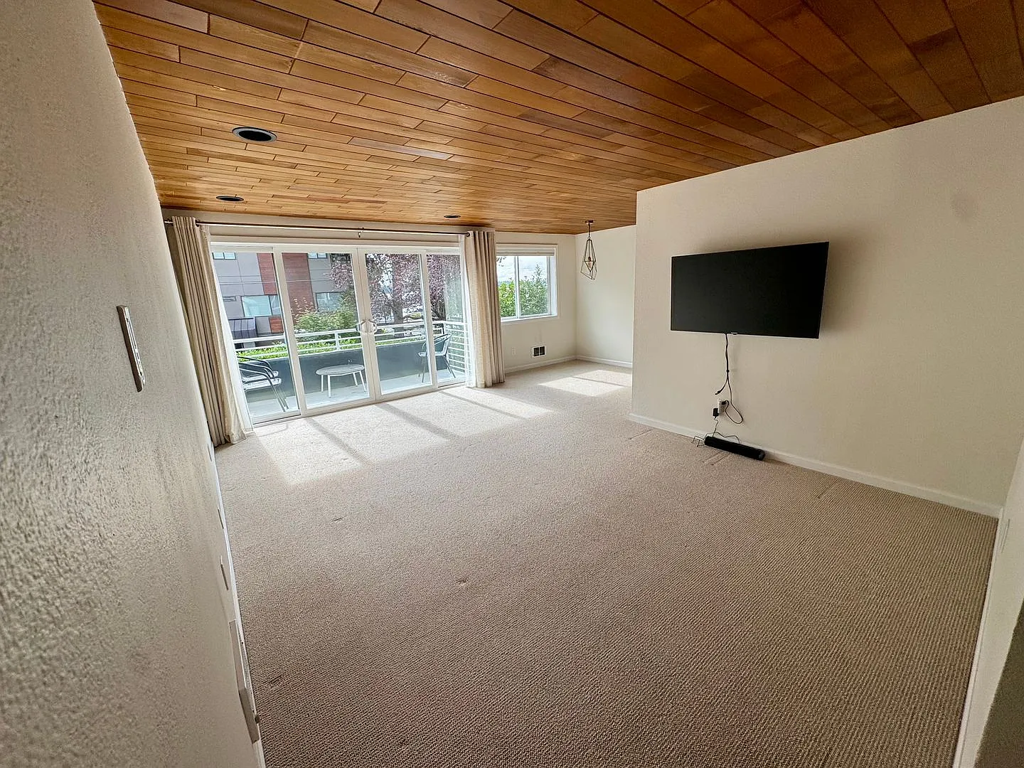 Gorgeous Kirkland Waterfront Condo with ground level access, covered parking and water view from ... — Photo 3