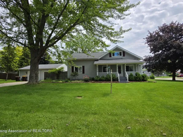 1105 S Swegles St, Saint Johns, MI 48879