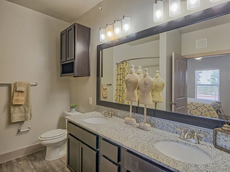 Palladium Midland Apartments — Photo 4