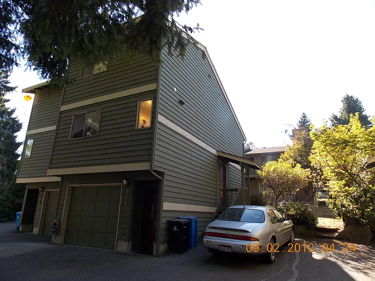 912 N 165th St #8 — Photo 9