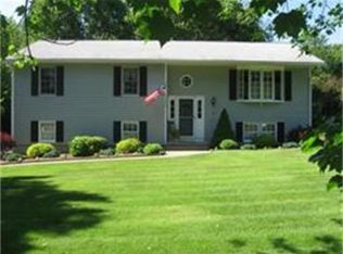 63 Park Hill Rd, Northampton, MA 01062