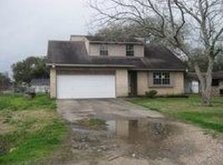 103 Highland Park Dr, Clute, TX 77531