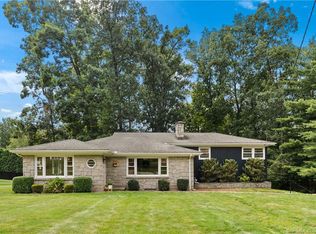 4 Berkshire Dr, Farmington, CT 06032