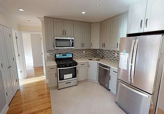 5th image of 564 19th St #3R