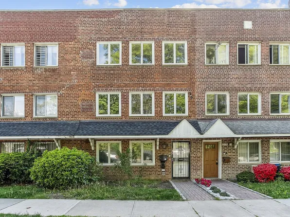 7576 199th St, Fresh Meadows, NY 11366