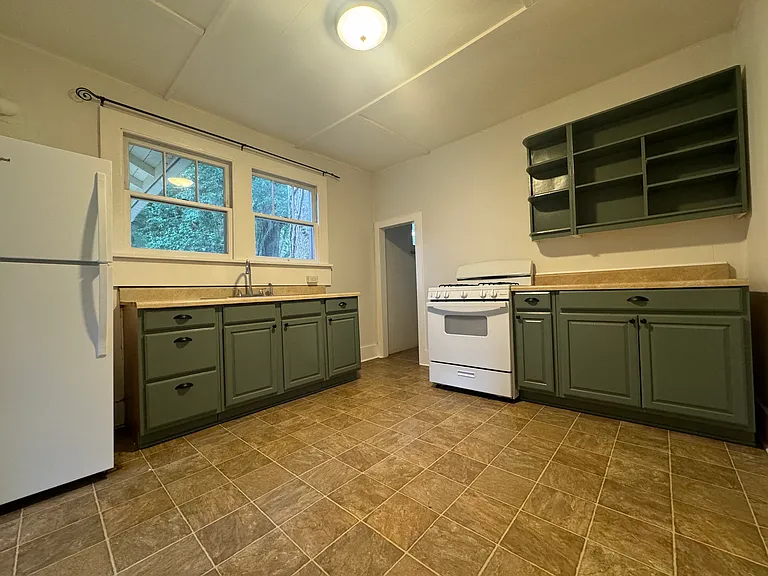 730 NE 10th Ave #C — Photo 9