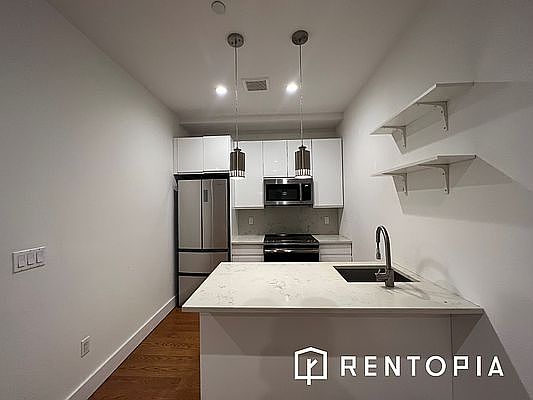 4th image of 59 Montrose Ave #2D