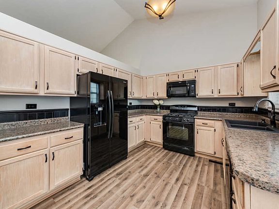 4th image of 3600 Fairfax Ct E