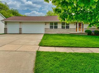 1819 Hamer Dr NW, Cedar Rapids, IA 52405