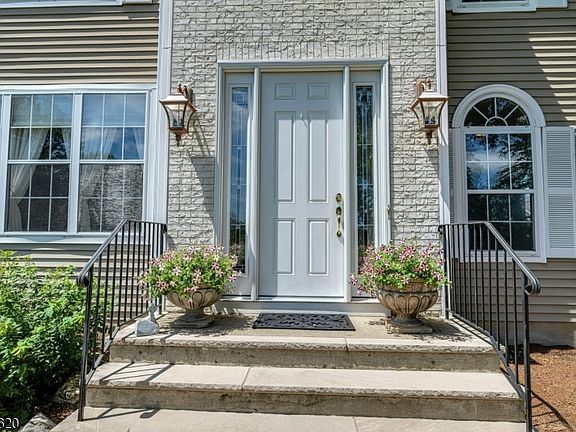 4th image of 6 Sabine Ln