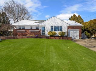 23 Patricia Dr, Commack, NY 11725