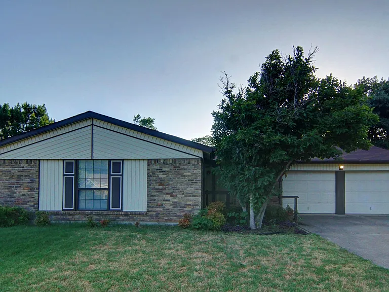 3710 Moselle Dr — Photo 1