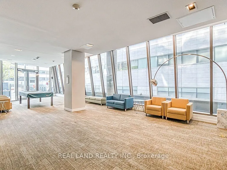 832 Bay St #502 — Photo 21