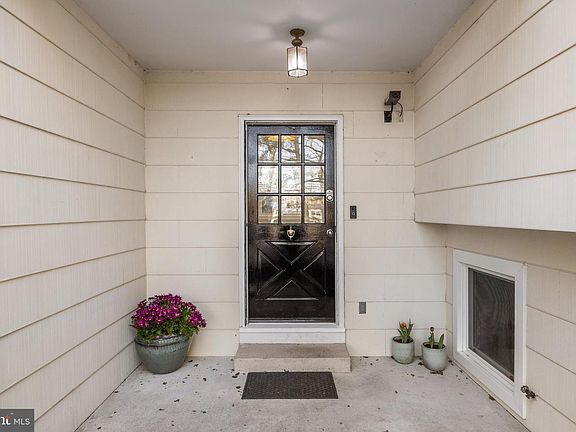 3rd image of 52 Taunton Rd