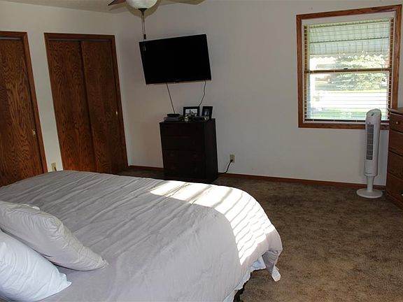 5th image of 1327 10th Ave