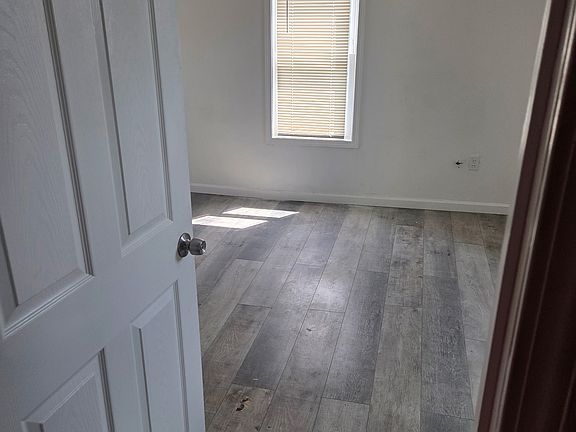 3rd image of 1801 Jerome Ln