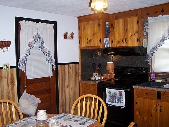 4th image of 212 Lincoln Dr
