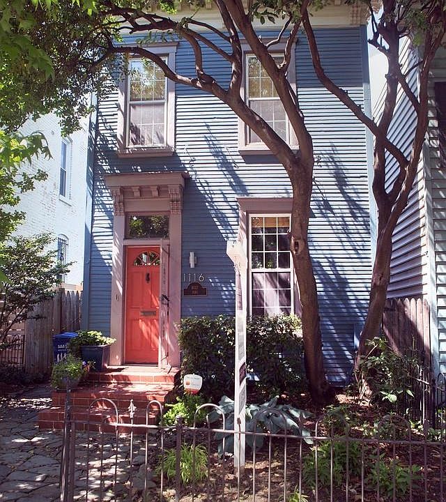 Welcome to 1116 I Street SE!