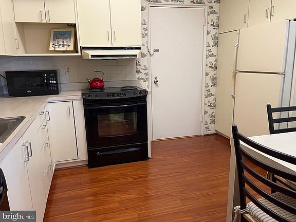 3rd image of 11 Slade Ave APT 603