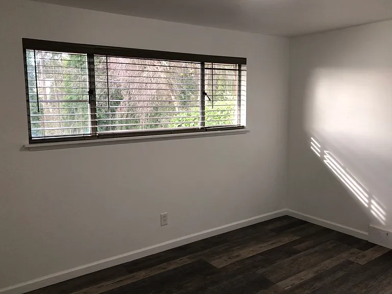 9852 NE 18th St — Photo 13