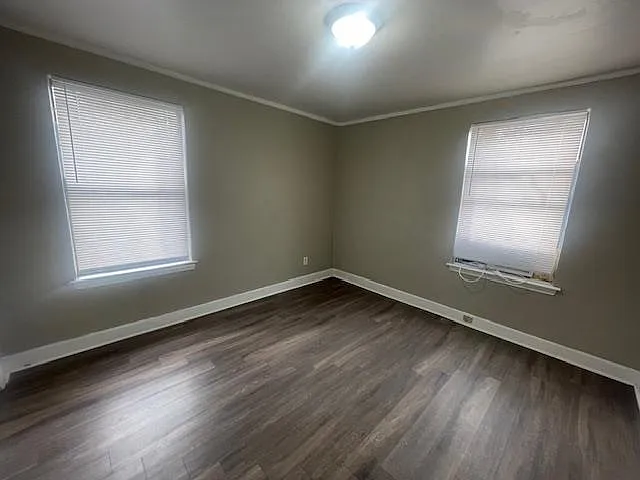 1249 Maria St — Photo 9
