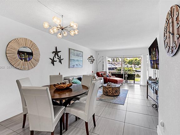 3rd image of 455 Paradise Isle Blvd APT 106